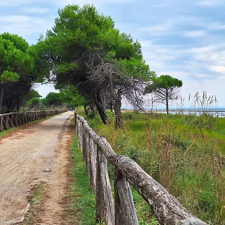 With Garden In A Quiet Place 500m From The Sea * Бибионе