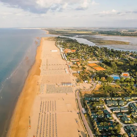 Апартаменты With Garden In A Quiet Place 500m From The Sea