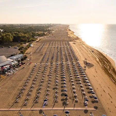 Peaceful With Garden 500mt From The Sea Appartement Bibione